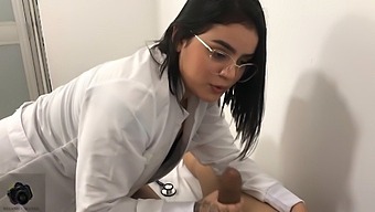 Doctor With Big Booty Aids Her Client'S Erectile Dysfunction - Español